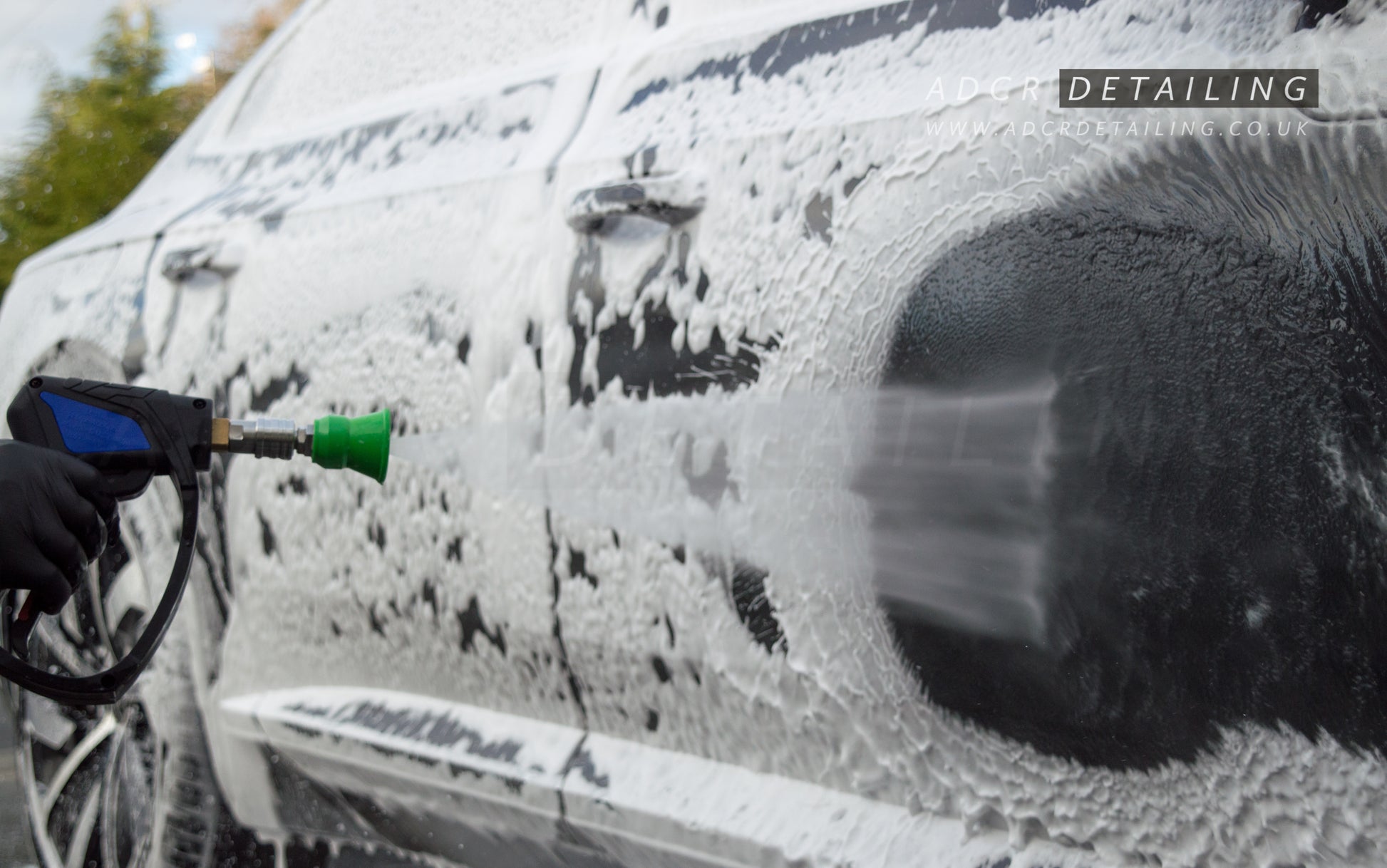 1/4in Premium Quick Release Pressure Washer Detailing Nozzle rinsing snow foam off a car.