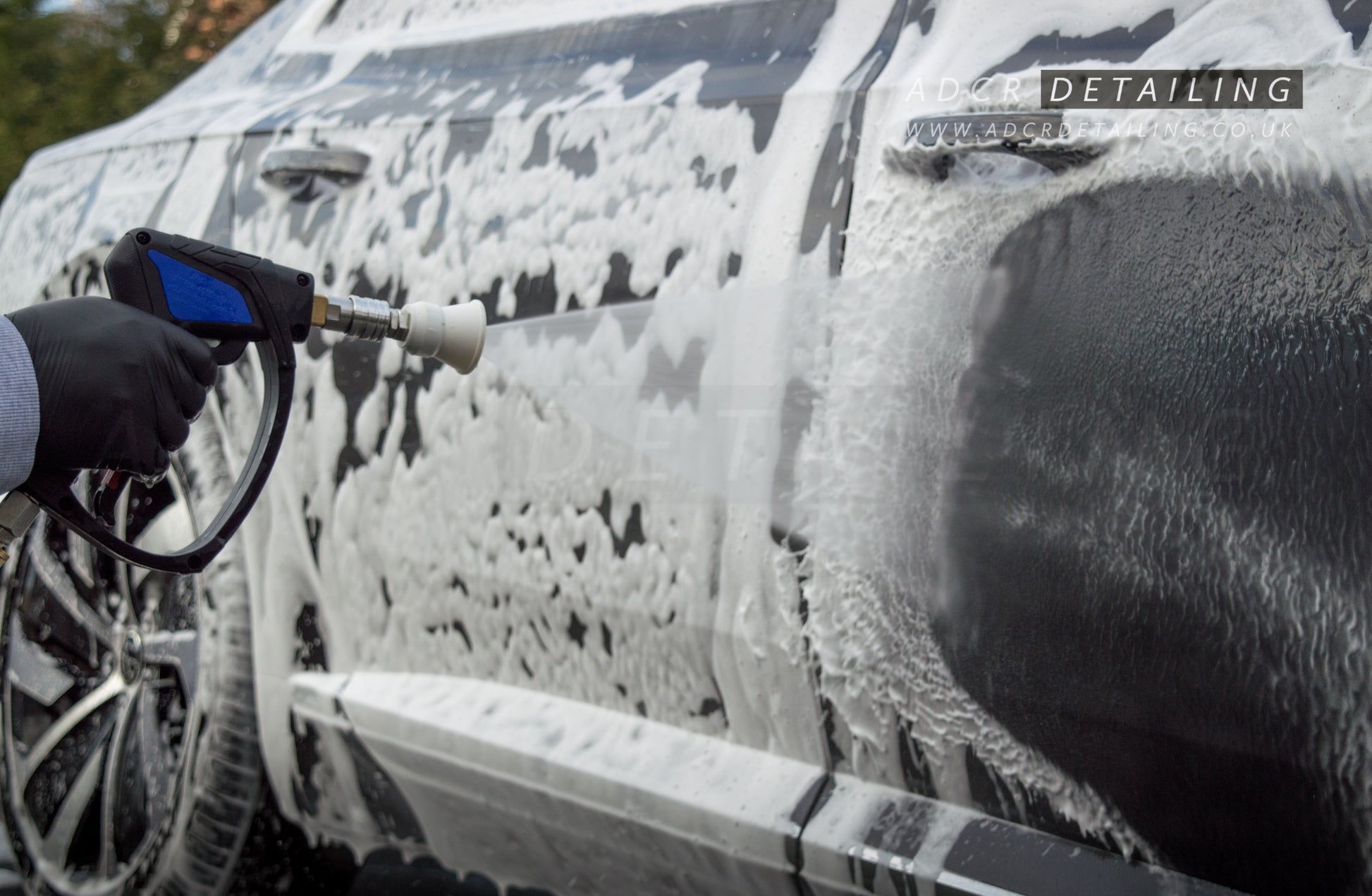 1/4in Premium Quick Release Pressure Washer Detailing Nozzle rinsing snow foam off a car.