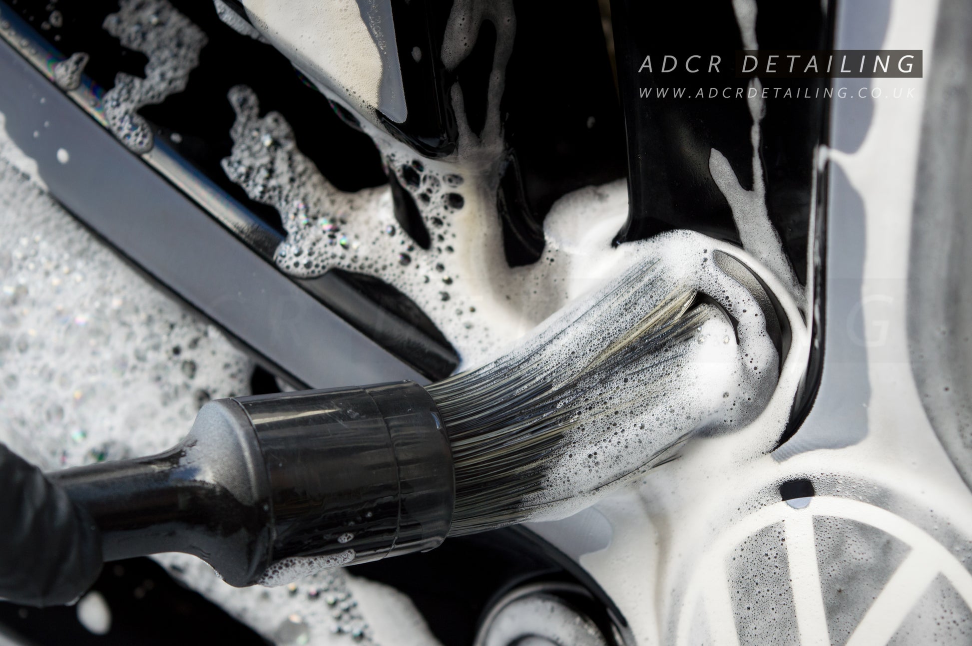 3 Exterior Detailing Brushes, perfect for cleaning intricate parts of the vehicle, like window frames, badges, logos and wheels. Cleaning wheel nut caps.