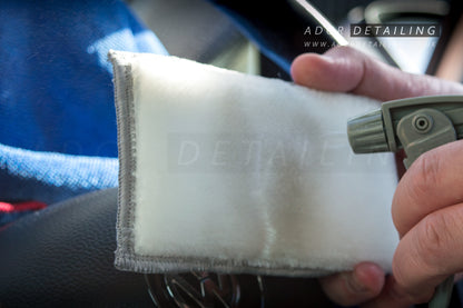 Detailing Interior Scrub Pad, with bristles on one side and microfibre on the other. Ideal for interior car cleaning and leather car seats, steering wheels etc. High quality, premium interior scrub pads. Cleaning and restoring steering wheel leather. 