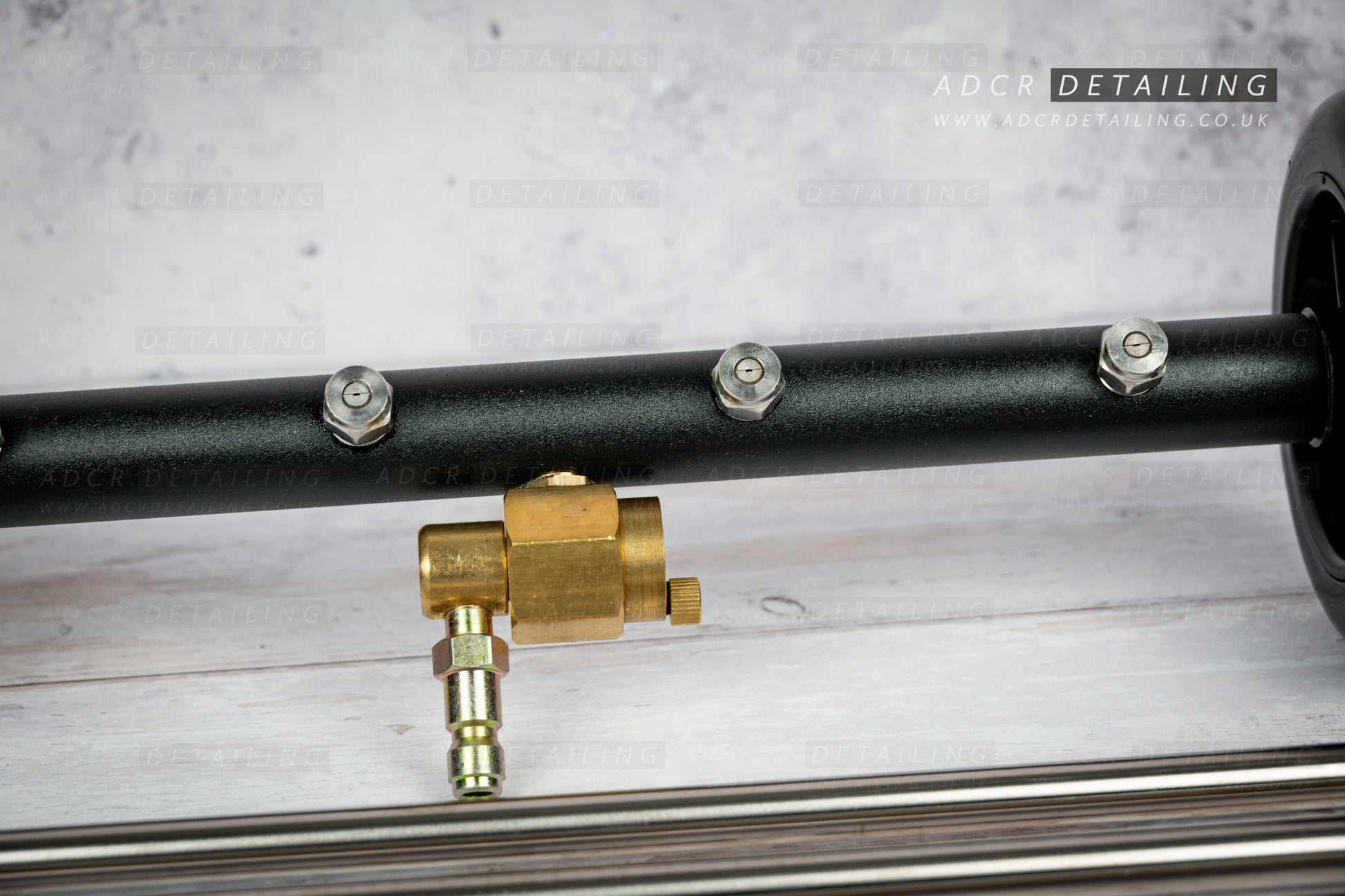 Detailing Undercarriage chassis cleaner on wheels, for pressure washing the underside of vehicles, ideal for remoing road salt and winter dirt to protect your chassis from rust and corrosion.