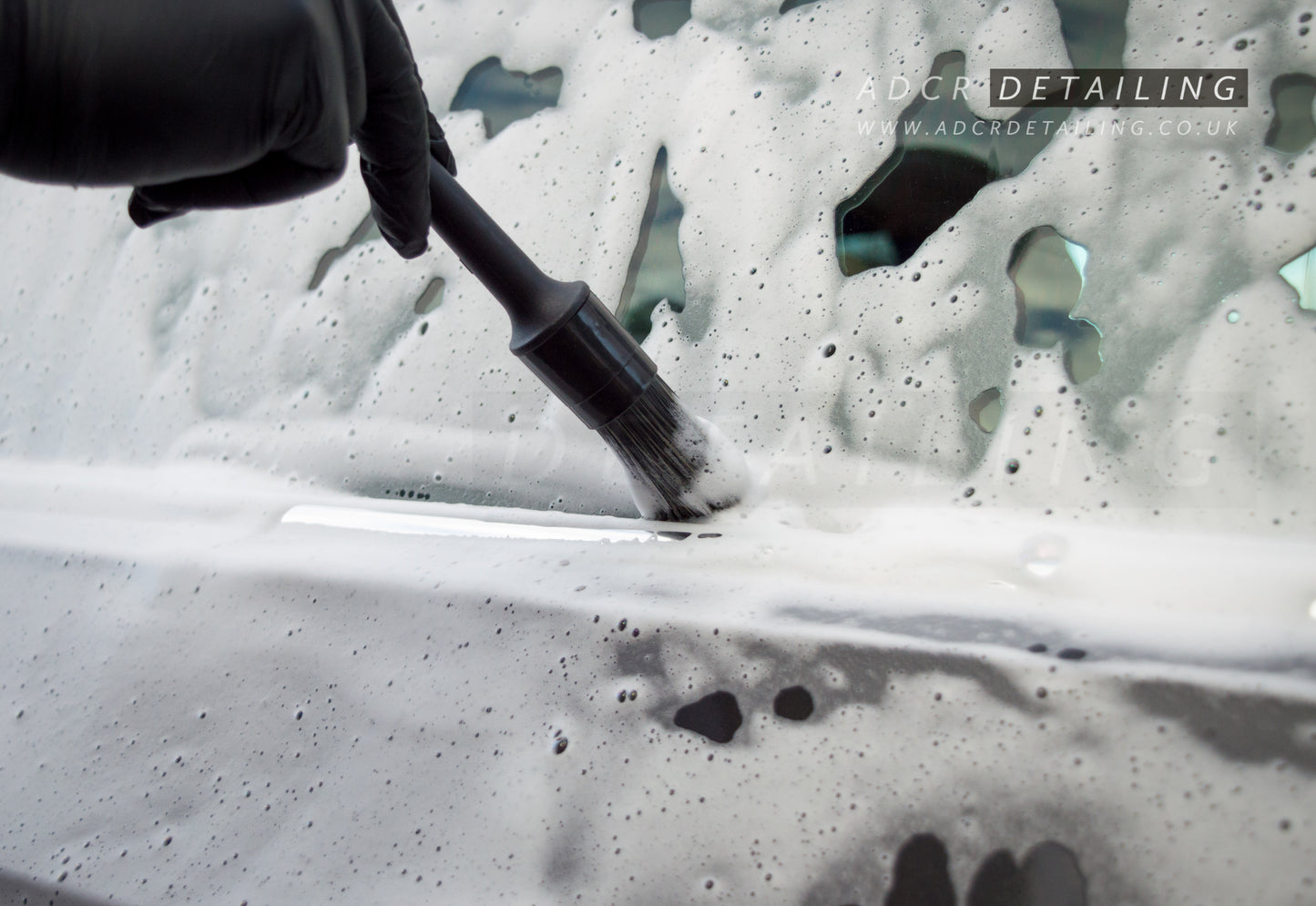 3 Exterior Detailing Brushes, perfect for cleaning intricate parts of the vehicle, like window frames, badges, logos and wheels.