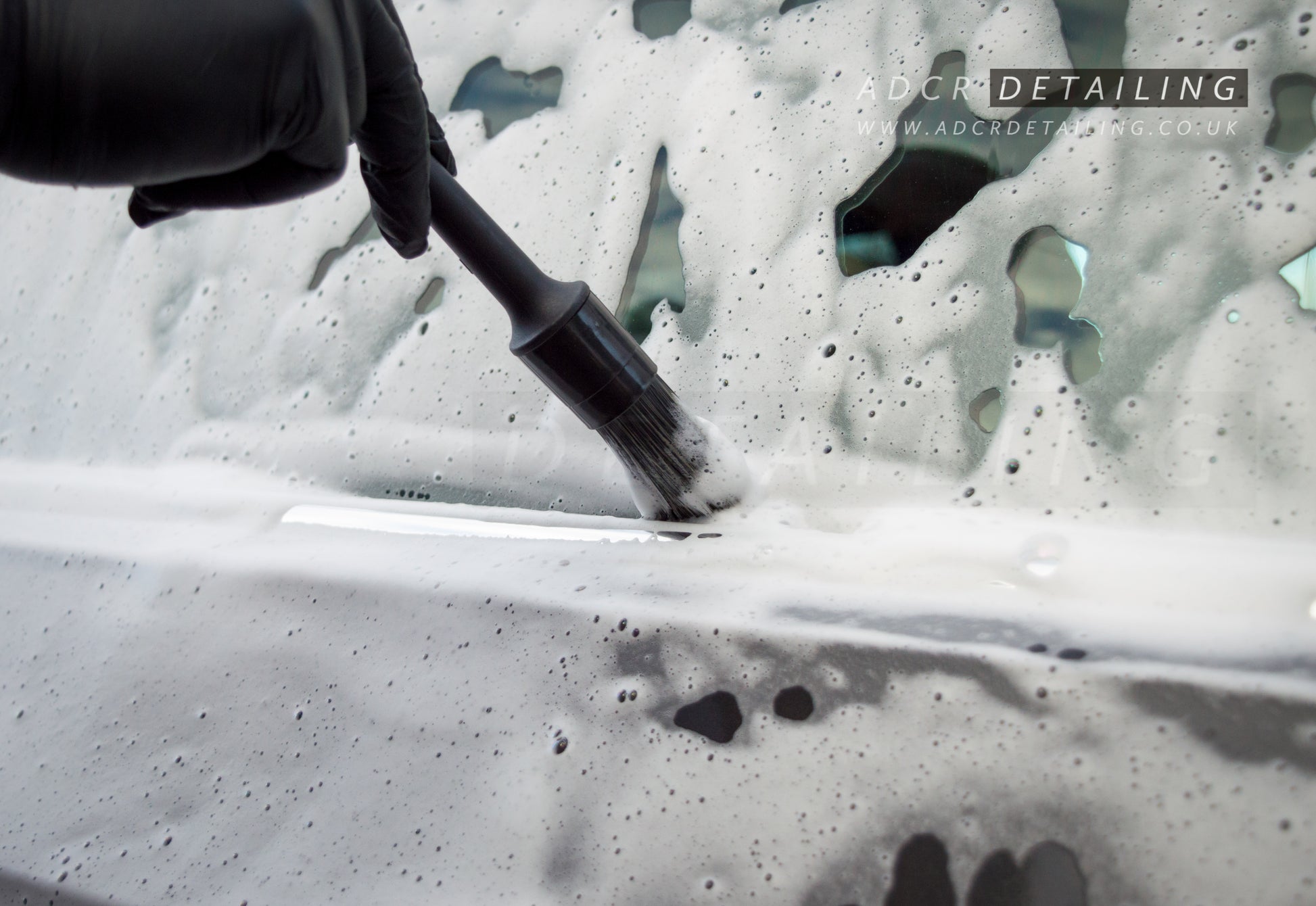 3 Exterior Detailing Brushes, perfect for cleaning intricate parts of the vehicle, like window frames, badges, logos and wheels.