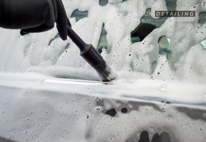 3 Exterior Detailing Brushes, perfect for cleaning intricate parts of the vehicle, like window frames, badges, logos and wheels.