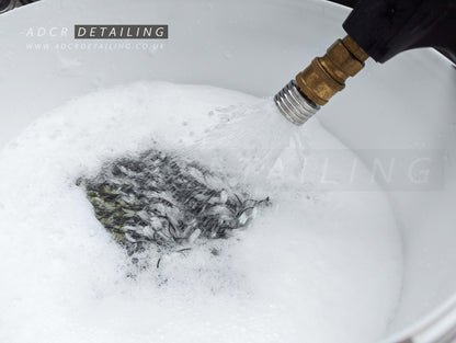 1/4in Quick Release Shower head Nozzle Frothing Shampoo in a detailing bucket