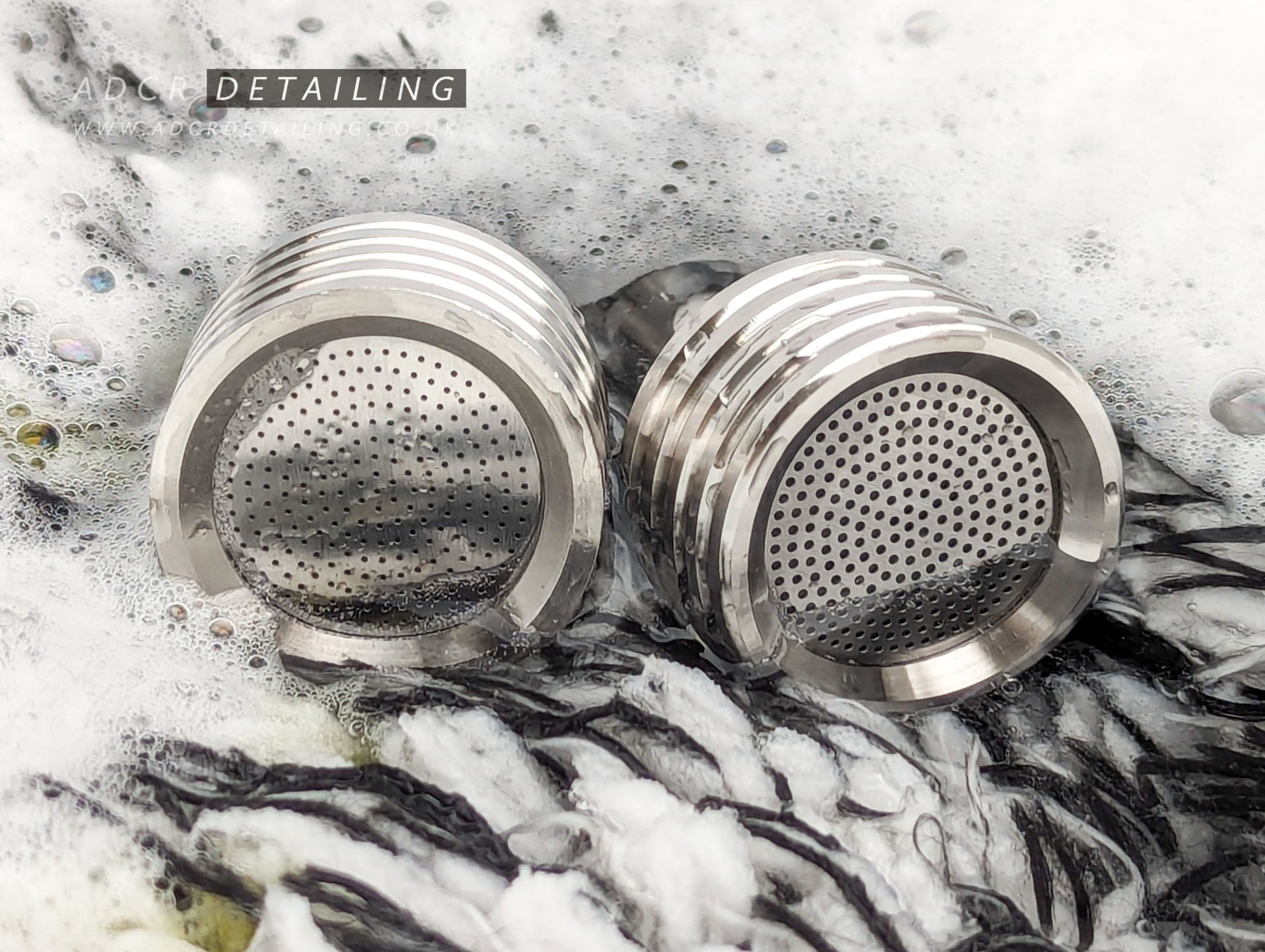 1/4in Quick Release Shower Head Nozzles for car detailing and valeting. In detailing bucket of water and car shampoo on a wash mitt.