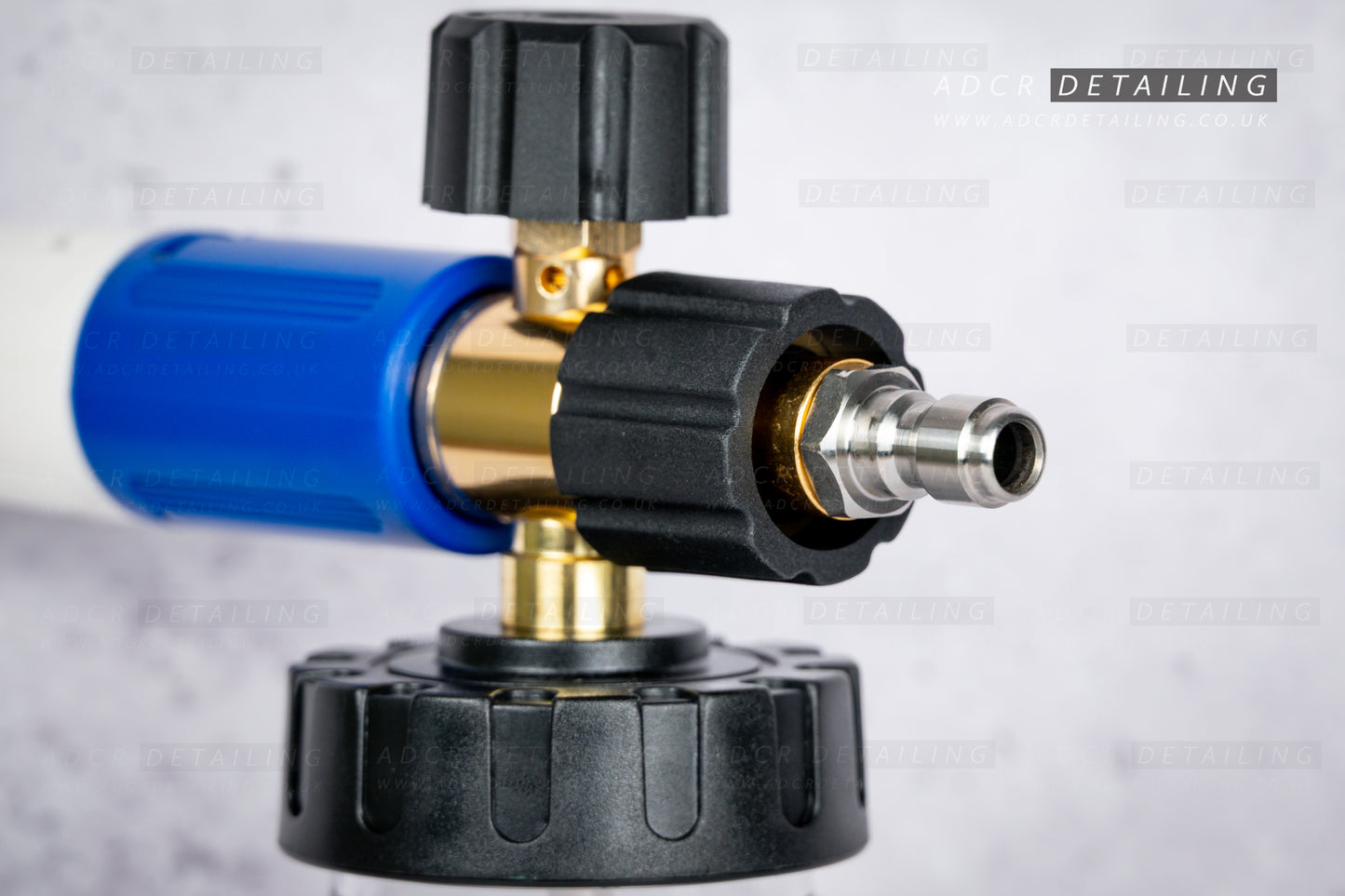 Close up of 1/4in quick connect on ADCR Detailing Snow Foam Cannon V2. 