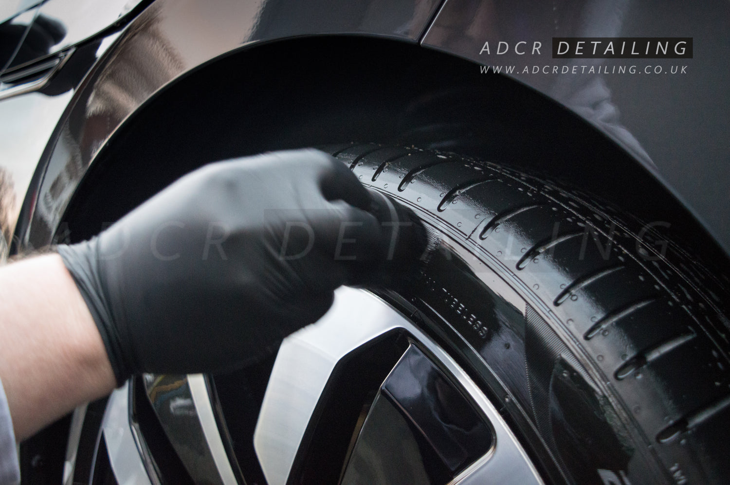 Tyre Dressing Applicator Brush for detailing. Applying tyre shine / dressing to tyres.
