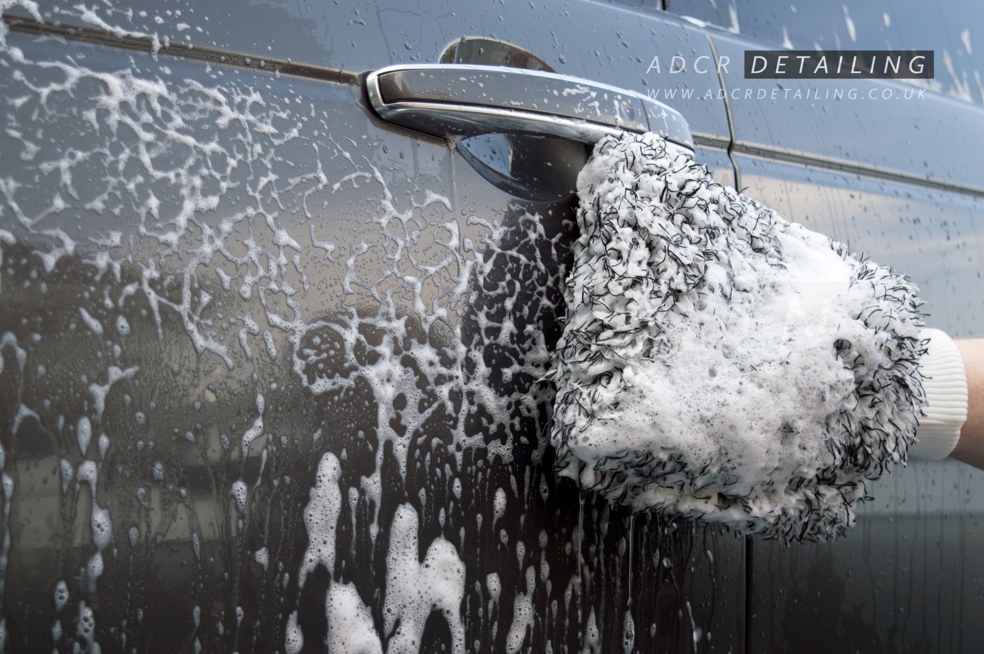Premium Luxury Detailing Microfibre Wash Mitt - Black & White. Premium, luxurious microfibre wash mitt. Washing car